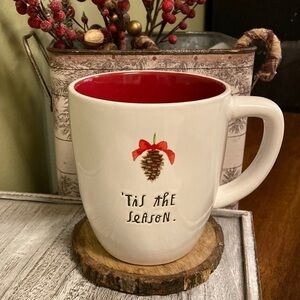 NWOT Rae Dunn "TIS THE SEASON" PINECONE MUG